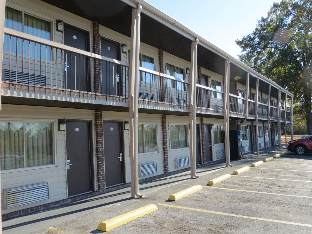 גדסדן Redwood Inn מראה חיצוני תמונה