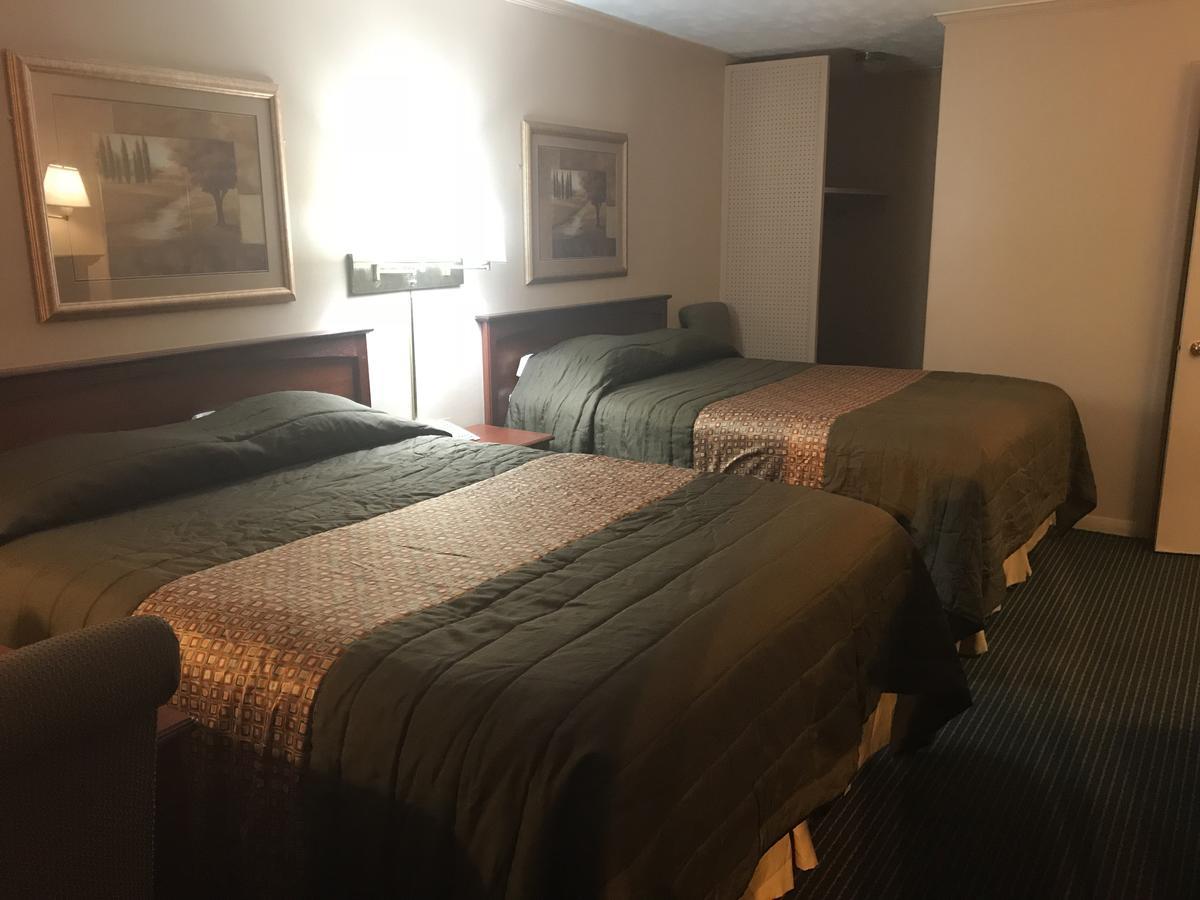 גדסדן Redwood Inn מראה חיצוני תמונה