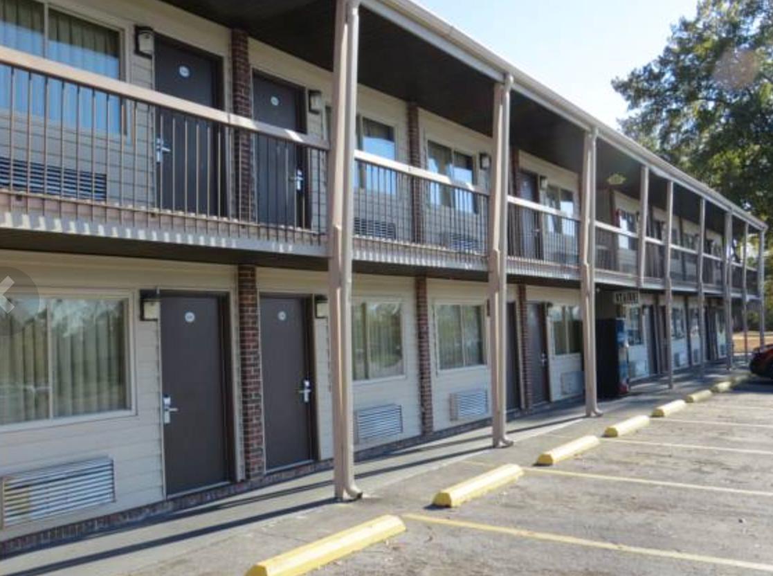 גדסדן Redwood Inn מראה חיצוני תמונה