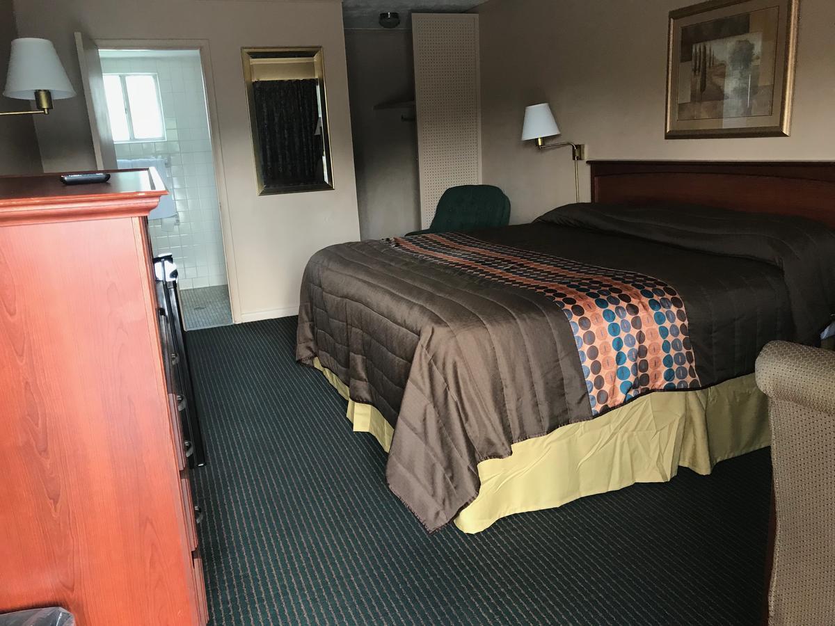 גדסדן Redwood Inn מראה חיצוני תמונה