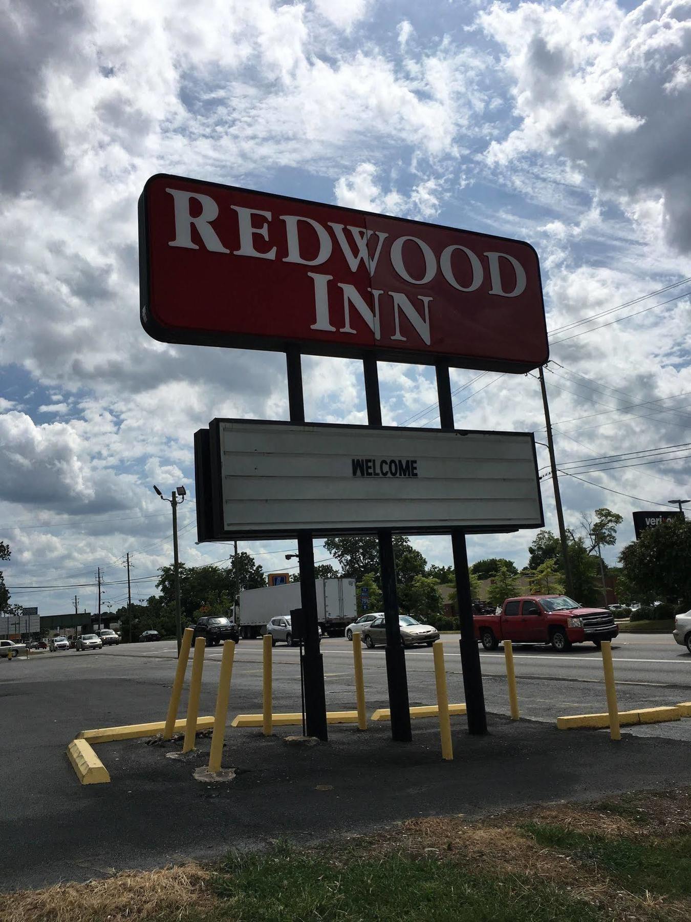 גדסדן Redwood Inn מראה חיצוני תמונה